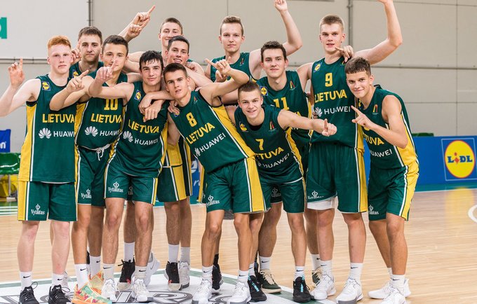 Ši komanda lietuvių laimėjo turnyrą (Lino Žemgulio nuotr.)