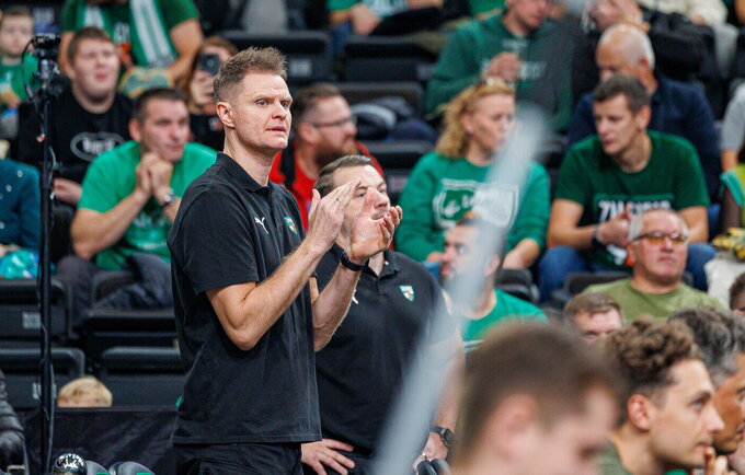 R.Seibutis segėjo mikrofoną (BNS nuotr.)