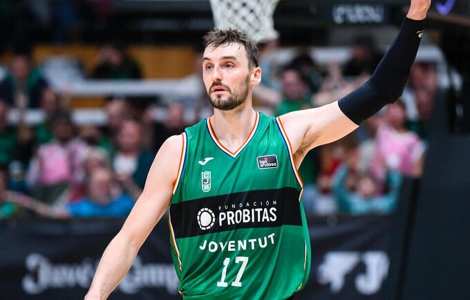 S.Dekkeris domina „Real“