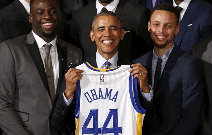 B.Obama neslėpė susižavėjimo S.Curry (Scanpix nuotr.)