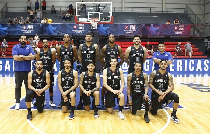 Metus nerungtyniavusiame „Capitanes“ klube liko tik treneris (FIBA nuotr.)