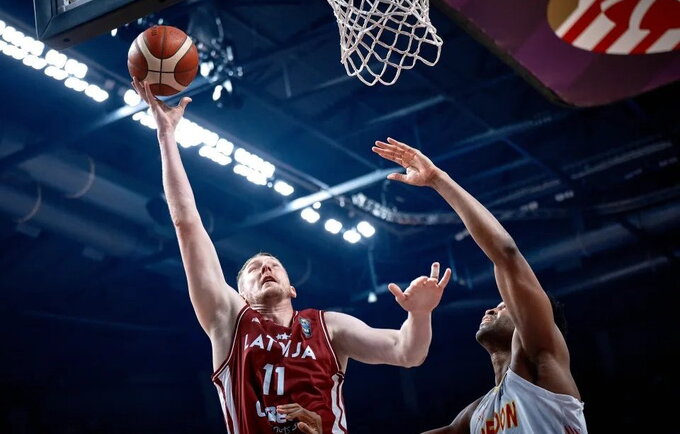 R.Šmitas svariai prisidėjo prie pergalės (FIBA nuotr.)