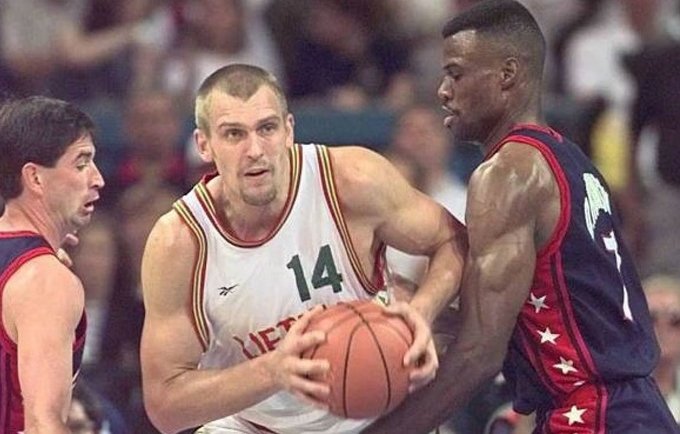G.Einikis 2000 metais paskandino Jugoslavijos rinktinę