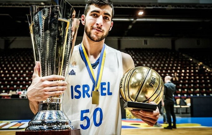 Y.Zoosmanas lieka Tel Avive (FIBA Europe nuotr.)