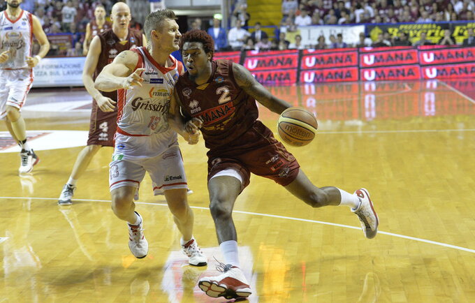 J.Stone'as išvyksta į NBA (Scanpix nuotr.)