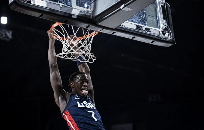 Amerikiečiai taip ir nepabuvojo arti pralaimėjimo (FIBA nuotr.)