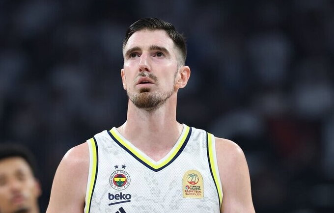 N.De Colo baigė karjerą