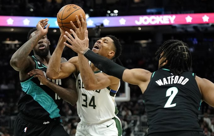 G.Antetokounmpo vedė ekipą į pergalę (Scanpix nuotr.)