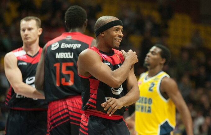 J.Blassingame'as surinko 17 naudingumo balų
