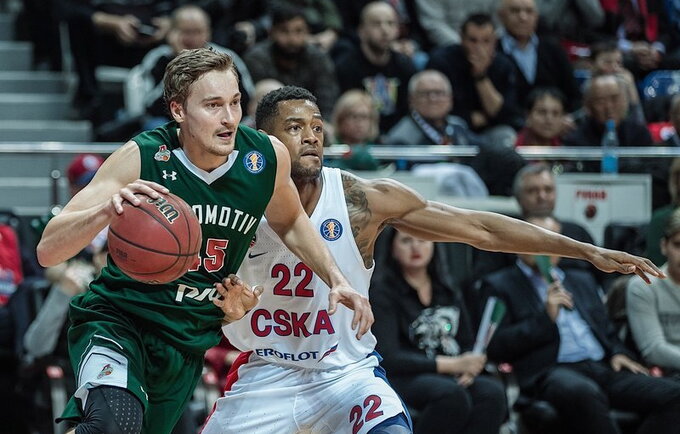 R.Broekhoffas pusantro mėnesio nežais krepšinio