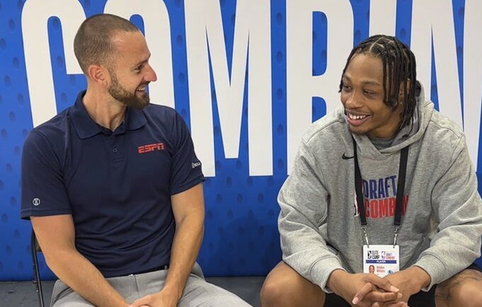 M.Schmitzas (kairėje) nuo šiol talentų ieškos NBA klubui