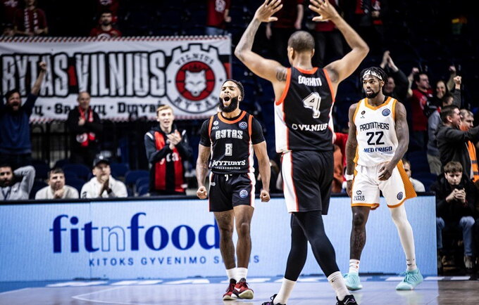 R.J.Cole'as pelnė lemtingus taškus (FIBA nuotr.)
