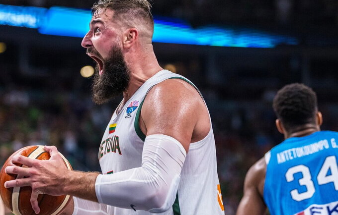 J.Valančiūnas rinktinės į pusfinalį neištempė (FIBA nuotr.)