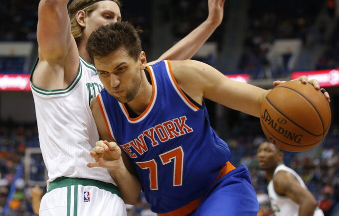 A.Bargnani persekioja traumos (Scanpix nuotr.)