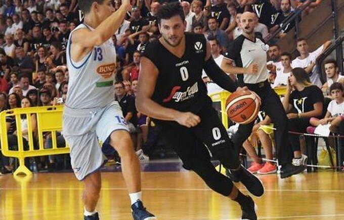 A.Gentile demonstruoja atsigavimo ženklus