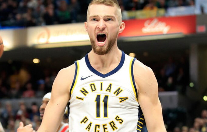 D.Sabonis dvigubai lenkia artimiausią varžovą (Scanpix nuotr.)