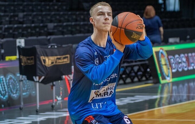 S.Šliogeris atvyko į Jonavą