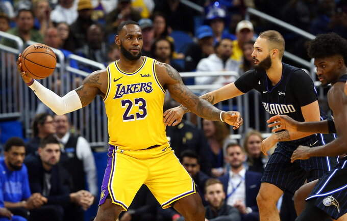 L.Jamesas tapo „Shaqtin' A Fool“ savaitės MVP (Scanpix nuotr.)