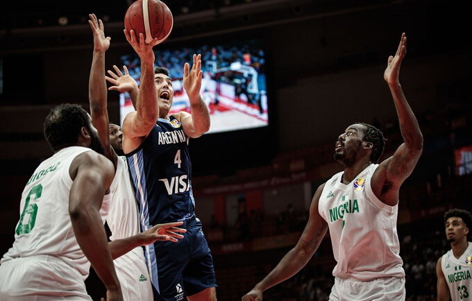 L.Scola paryškino savo pavardę krepšinio istorijoje (FIBA nuotr.)