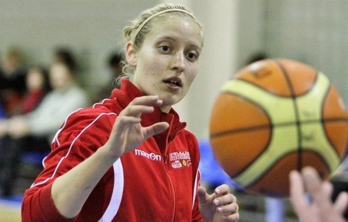 Išgėrusi V.Vaščiūnaitė mėgsta sėsti prie vairo (Foto: Augustas Didžgalvis)