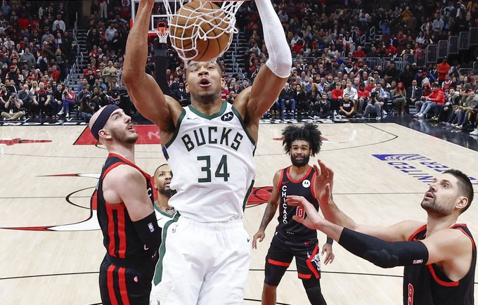 G.Antetokounmpo žibėjo ryškiai (Scanpix nuotr.)