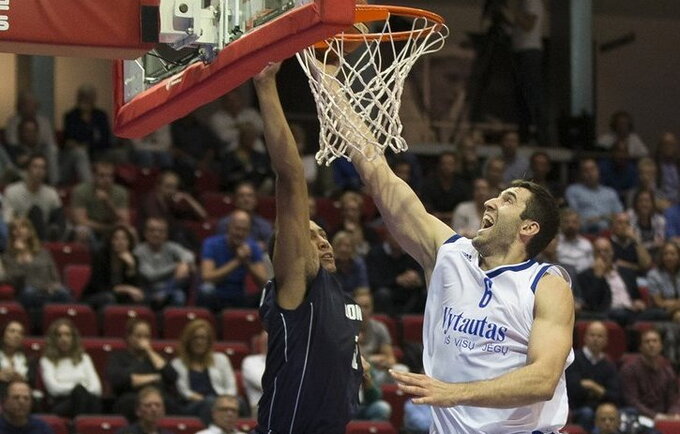 E.Žukauskas bandė susikalbėti su K.Apsičiu (FIBA Europe nuotr.)