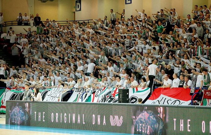 „Legia“ klubo sirgaliai didelėmis pajėgomis renkasi į komandos rungtynes