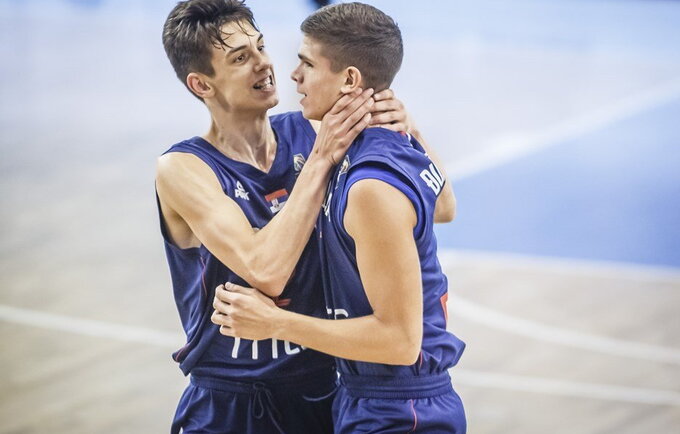 Serbijos šešiolikmečiai krito apmaudžiai (FIBA nuotr.)
