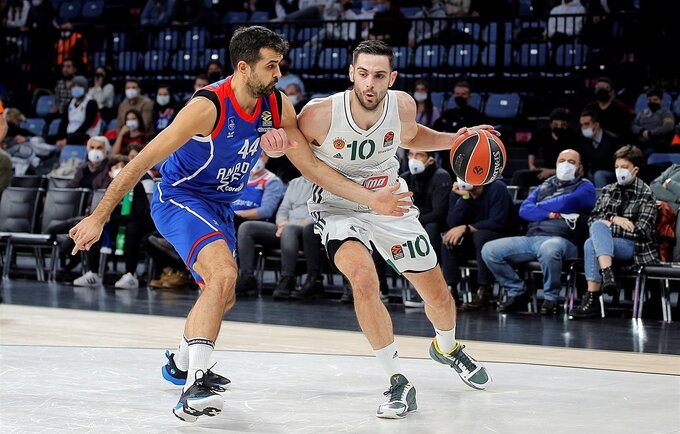 I.Papapetrou kenčia nuo sinusito (Euroleague.net)