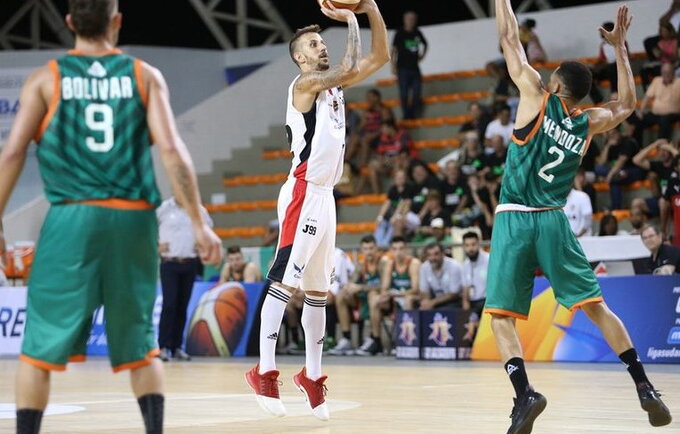 E.Machado tapo mačo didvyriu (FIBA nuotr.)