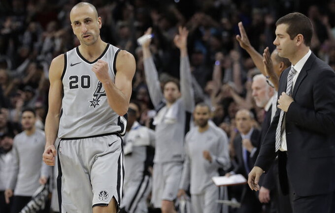 E.Ginobili pataikė lemiamą tritaškį (Scanpix nuotr.)