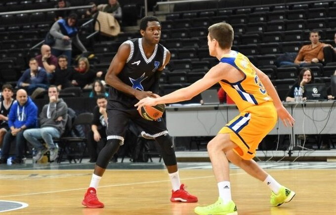 A.Mouaha driokstelėjo pergalingai (nuotr. Euroleague.net)