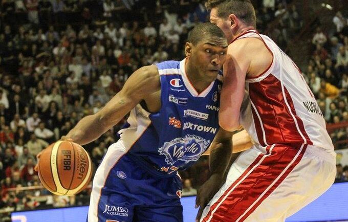 M.World Peace surinko 16 taškų
