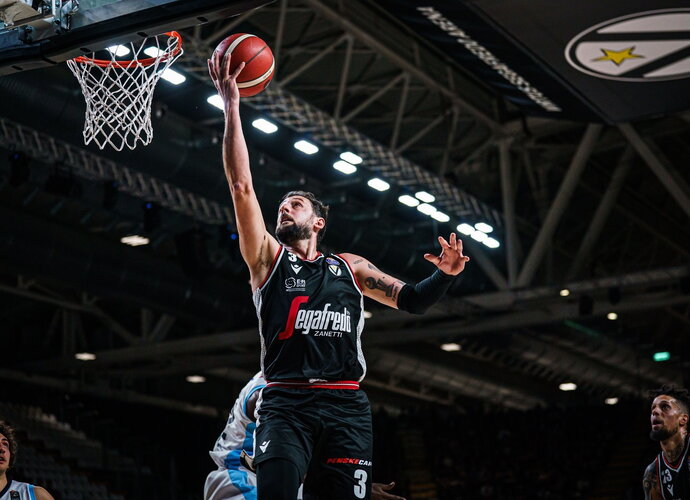 M.Belinelli pelnė 23 taškus