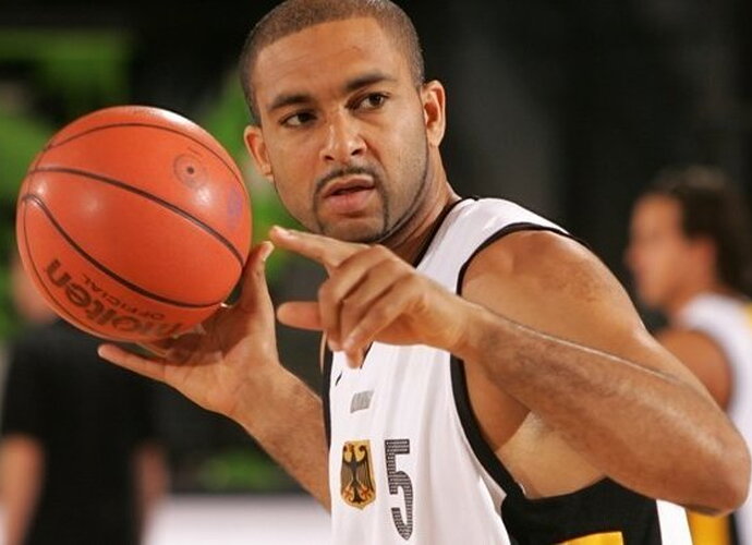 Anapilin iškeliavo A.Okulaja (FIBA nuotr.)
