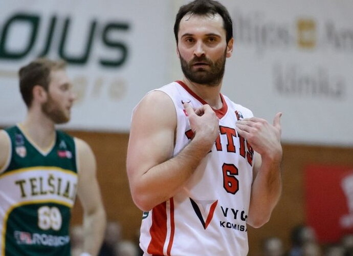 G.Maceina virtuvėje ieškojo alkoholinių gėrimų (Vido Venslovaičio nuotr.)
