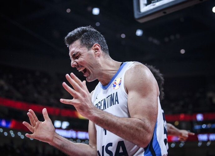 L.Scola siaučia čempionate (FIBA nuotr.)