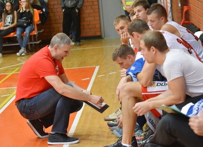 N.Zabarauskas auklėtiniams nurodymus dalino griežtai (D.Pavalkio nuotr.)
