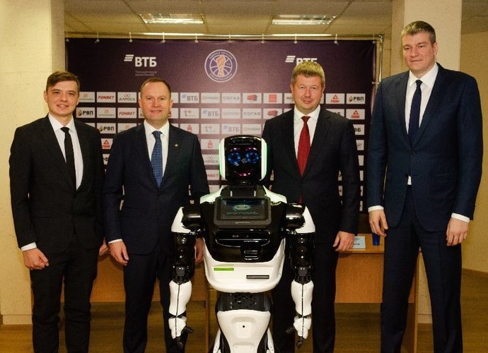Robotas papildė trenerių štabą
