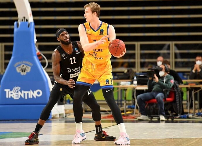 A.Balcerowskis laimėjo prizą, kurį savo kolekcijoje turi ir trys lietuviai (Euroleague.net)
