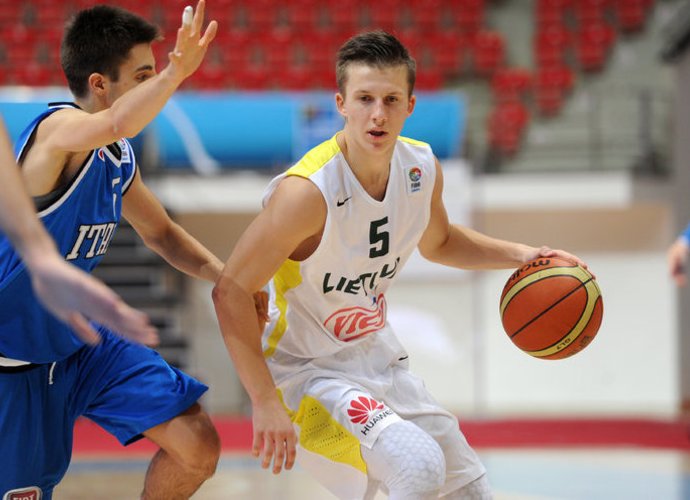 R.Žuklevičius sustiprino Jonavos ekipą (FIBA Europe nuotr.)