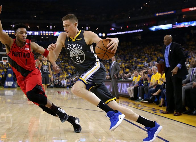 J.Jerebko grįžo į gimtąjį žemyną (Scanpix nuotr.)