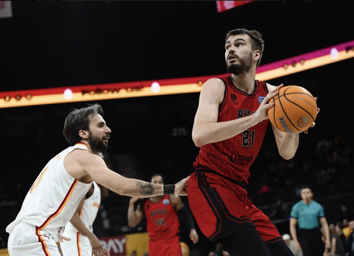 G.Masiulis sužaidė nuostabią pirmą rungtynių pusę (FIBA nuotr.)
