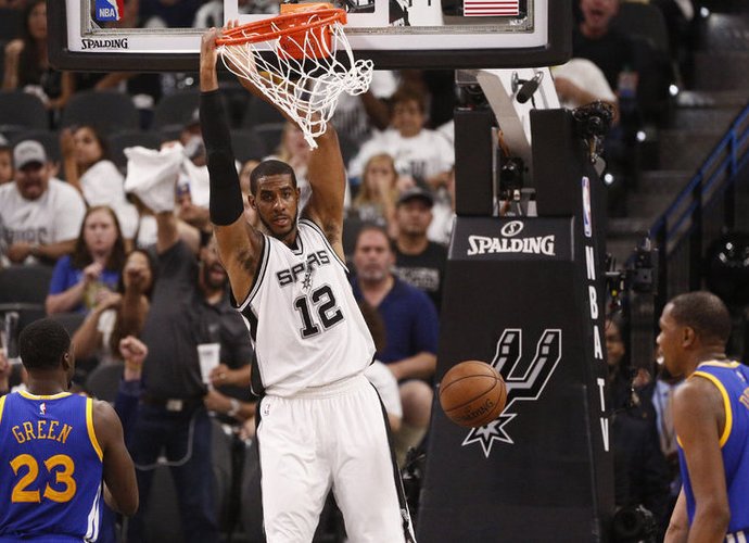 L.Aldridge'as gali būti iškeistas į „Cavaliers“ (Scanpix nuotr.)