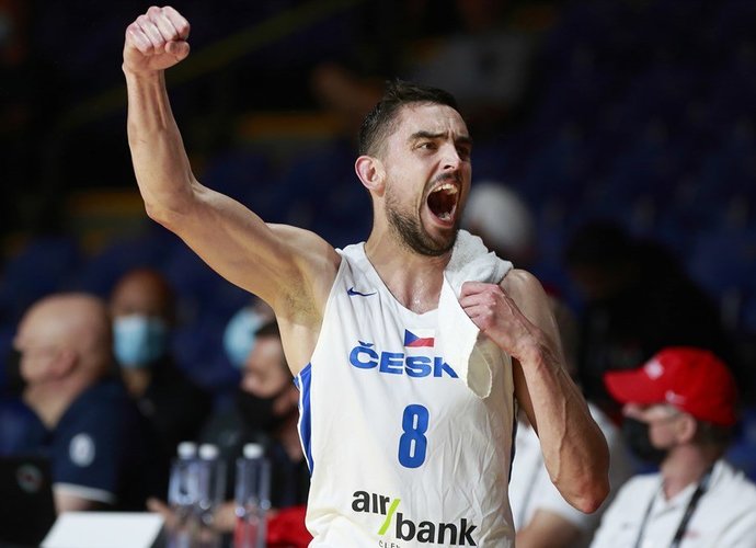 T.Satoransky žygiuos Čekijos delegacijos priekyje (FIBA nuotr.)