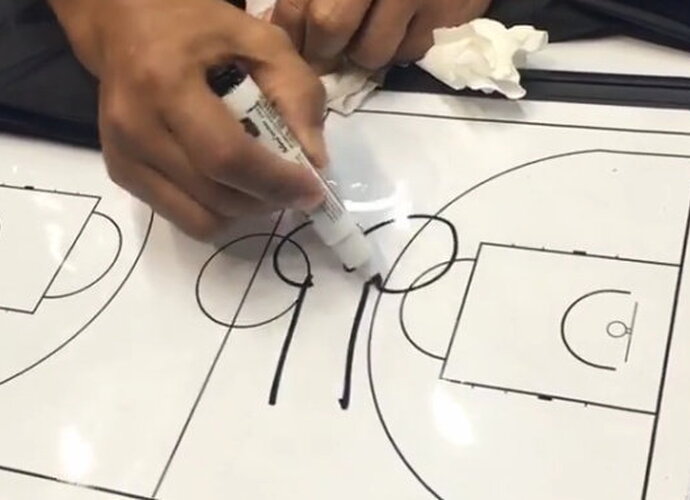 Filipinų rinktinėje geros nuotaikos netrūksta (Instagram nuotr.)