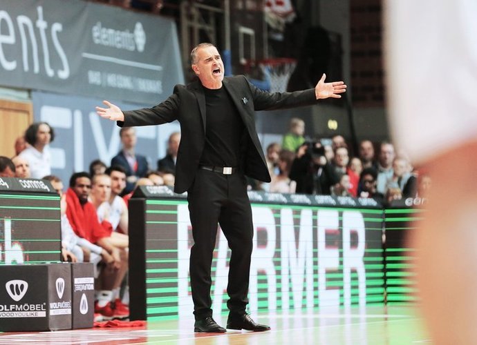 D.Bauermanno karjera leidžiasi žemyn