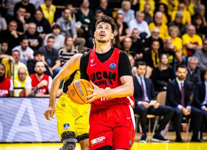 R.Kurucas turėjo teisintis dėl mamos pasakytų žodžių (FIBA nuotr.)