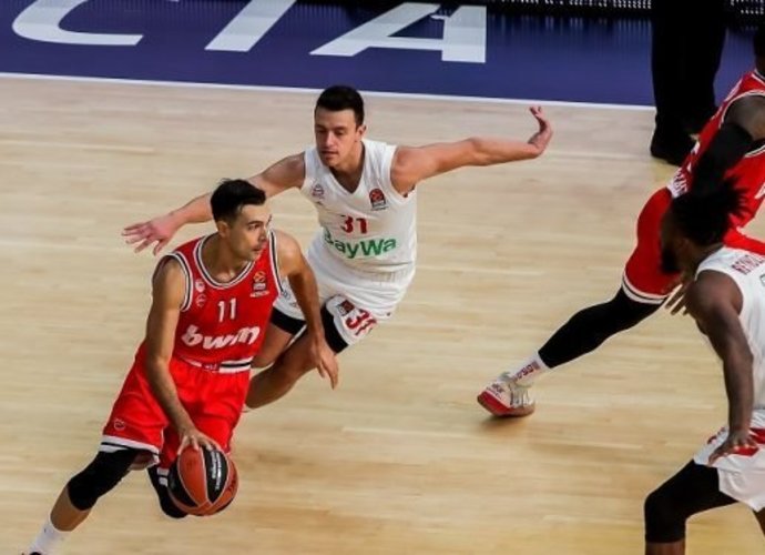 K.Sloukas skirstė perdavimus (nuotr. Euroleague.net)