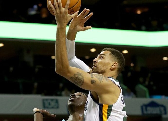 Th.Sefolosha žaidė su komandos naujoko tėvu (Scanpix nuotr.)